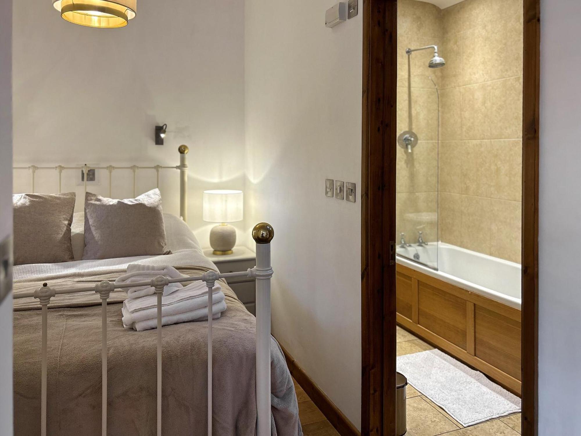 Oak Villa Falmouth Room photo
